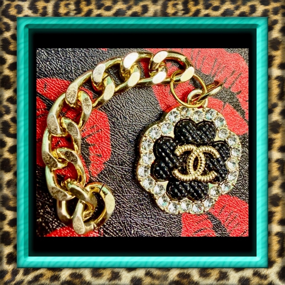 👑✅PRICE FIRM✅ Bejeweled Key Chain or Purse Charm. NWOT